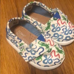 New Toms baby shoes with snake print 🐍